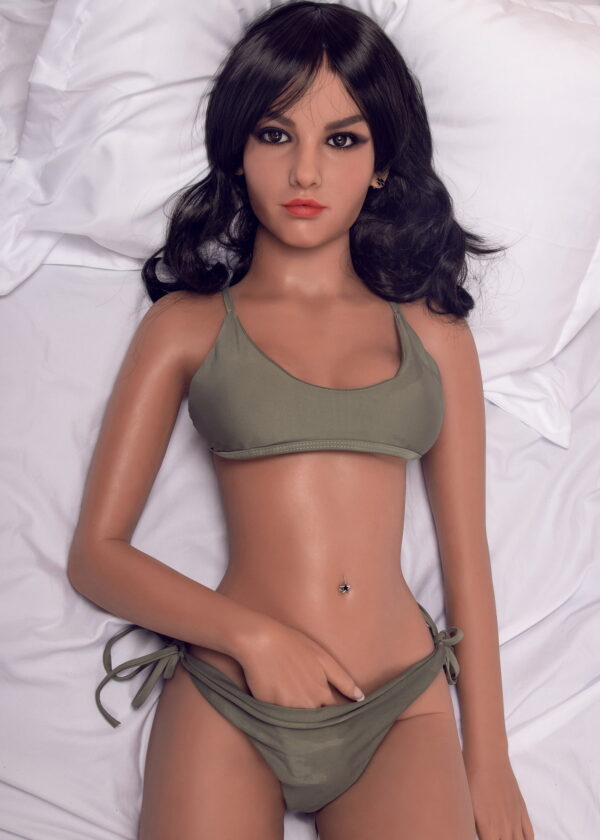 Poupée sexuelle mince Anissa avec des boucles noires et de petits seins