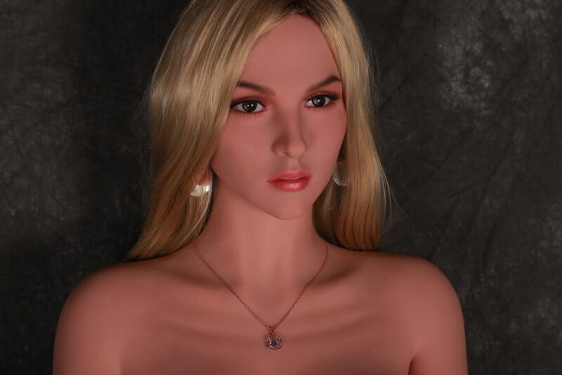 Grosse poitrine Poupée sexuelle Bonny à forte poitrine et longs cheveux blonds 46