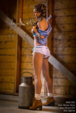 sexdoll martha en silicone et fabriquée par Ak doll avec des cheveux noirs et de gros seins.