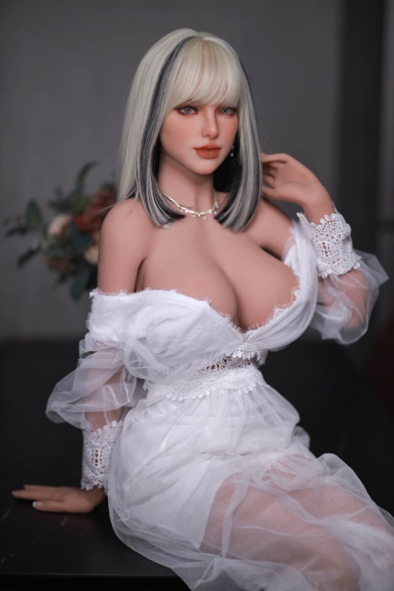En stock DutchDoll Tiana | 159 cm 93