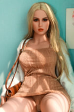 Meilleur rapport qualité/prix La poupée sexuelle Lotte à la stature et à la poitrine généreuses 138