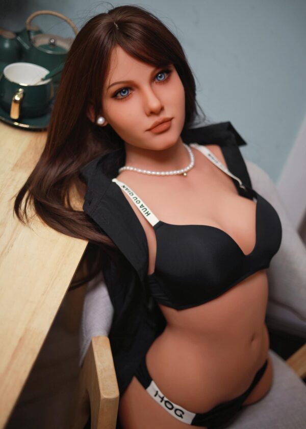 Poupée sexuelle réaliste Sofia de 77 cm, cheveux bruns, yeux bleus et lingerie noire, texture de peau humaine hyper réaliste