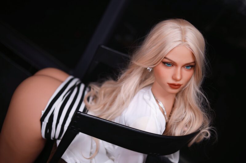 Aucune catégorie DutchDoll Hannah | 161 cm 40