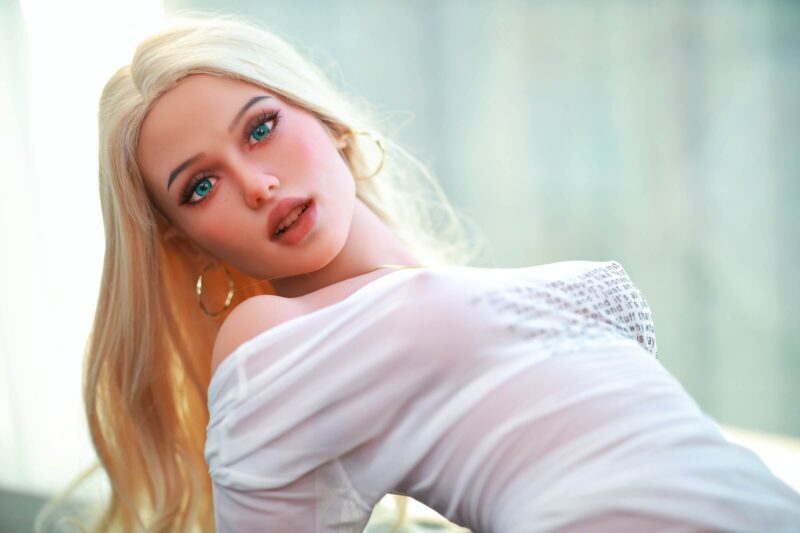 En stock DutchDoll Sara | 158 cm 93