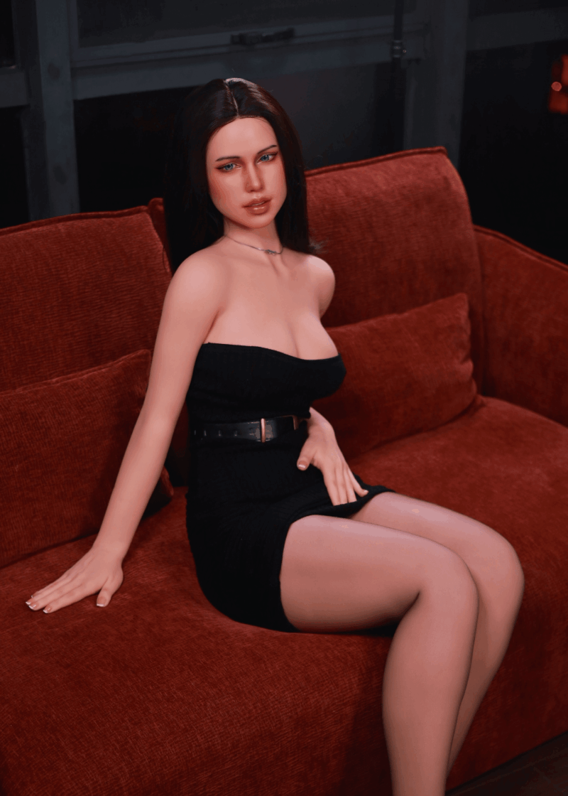 En stock DutchDoll Naomi | 160 cm 18